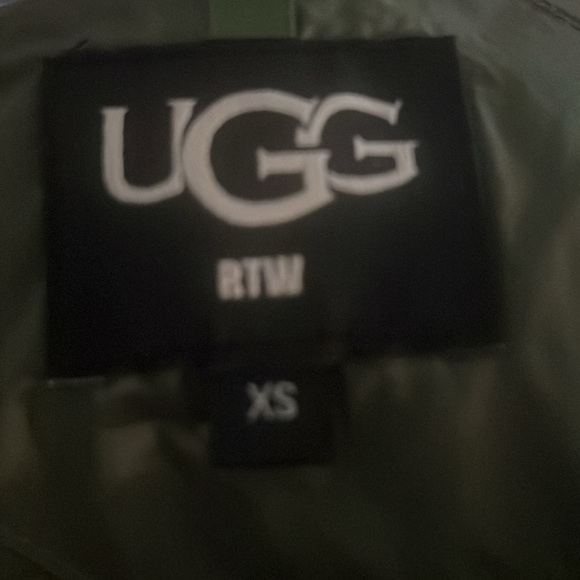 Uggs iffy Sherpa half zip pullover - Picture 2 of 2